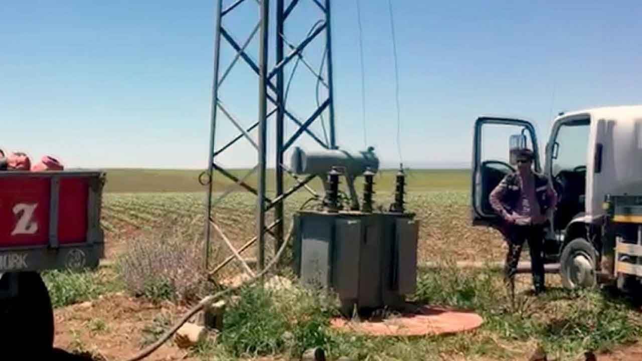 Foto - Meyve sebze hatta petrol beklerken Şanlıurfa'da tarlalardan bakın ne fışkırıyor: Bunun adı alçaklıktan başka bir şey değil