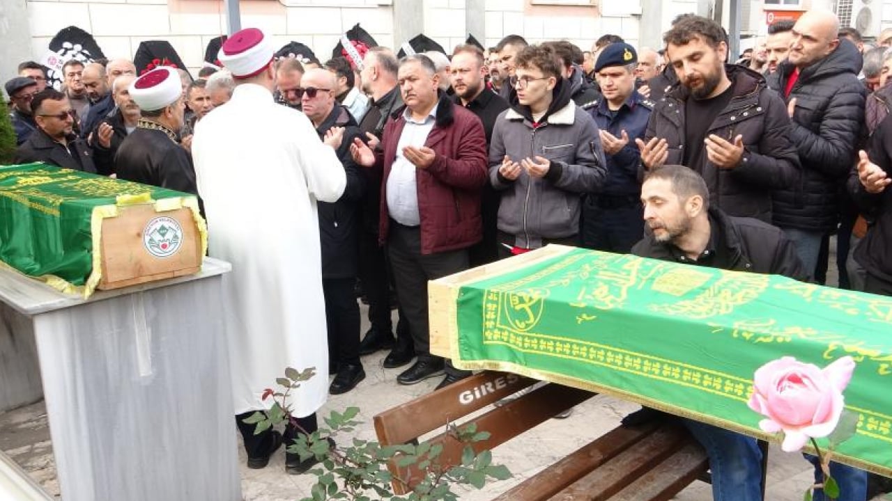 Foto - Mezar yeri bakmaya çıktılar, hayatlarını kaybettiler: Dayı ve yeğen son yolculuğuna uğurlandı