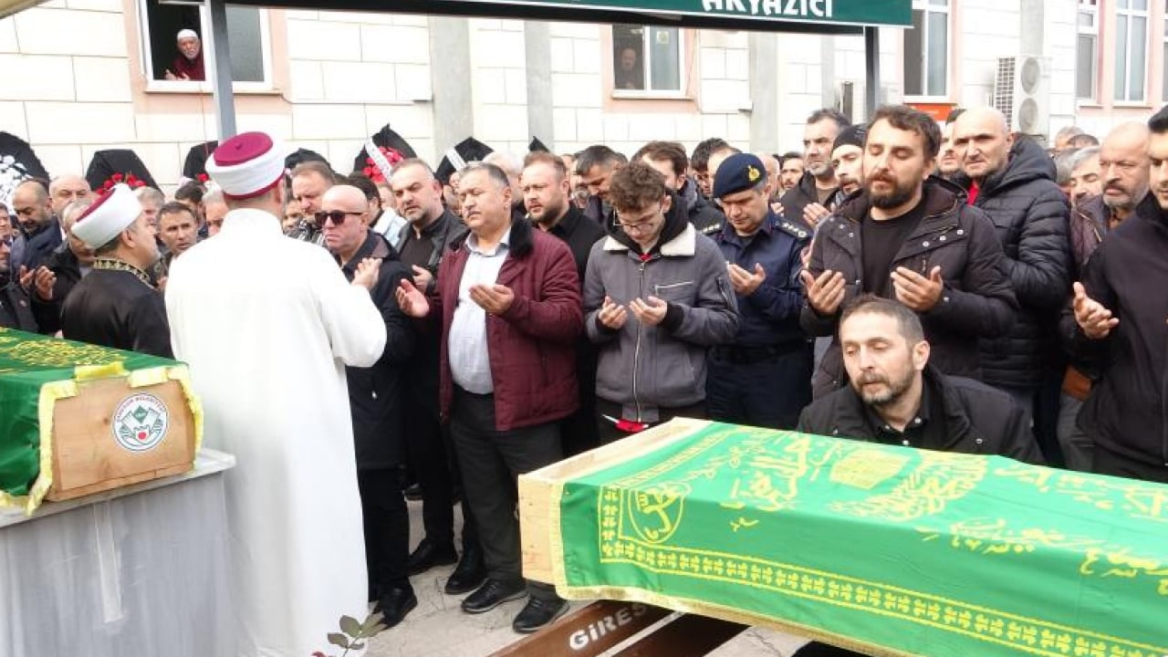 Foto - Mezar yeri bakmaya çıktılar, hayatlarını kaybettiler: Dayı ve yeğen son yolculuğuna uğurlandı