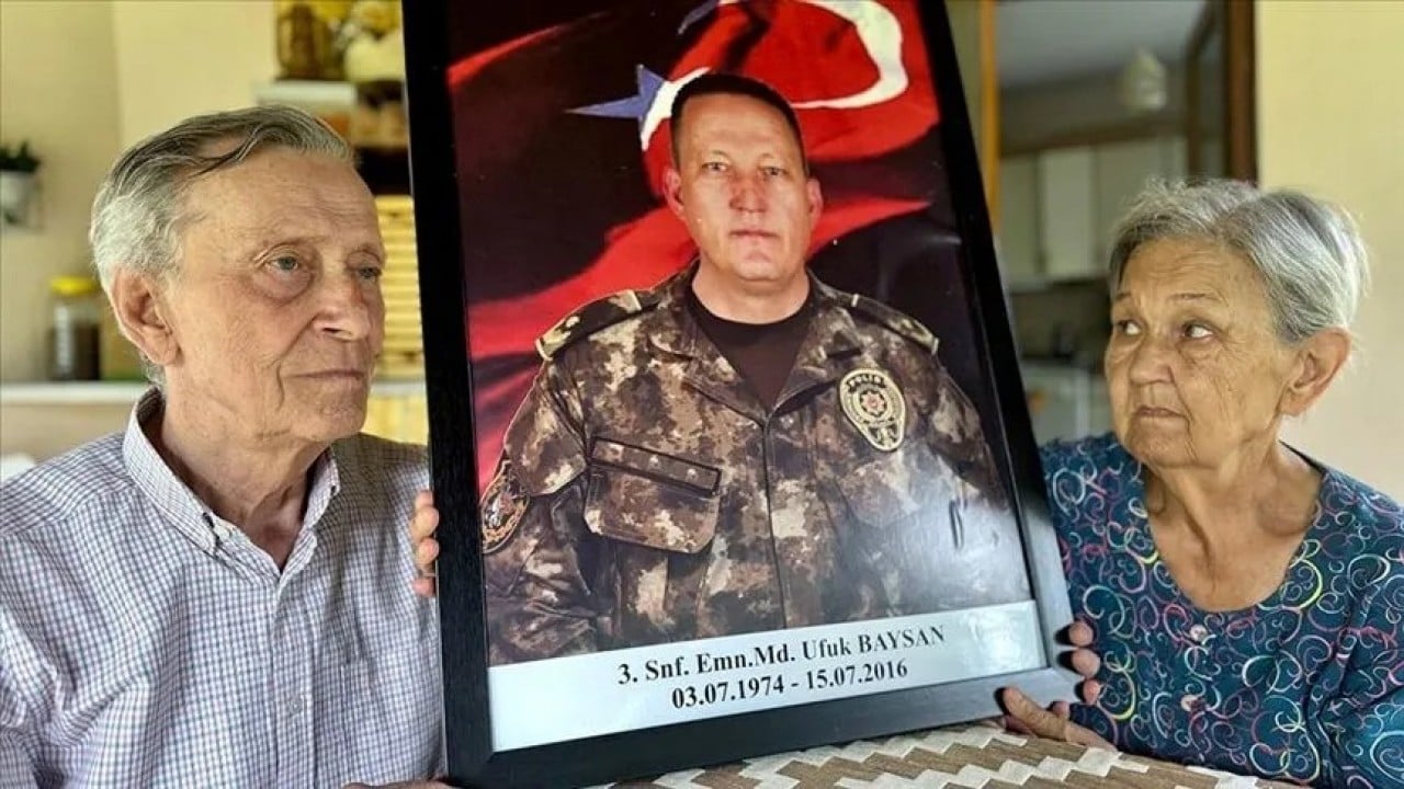 Foto - Mezarı başında Kur'an okuyup dua ettiler: Asırlık çınarlardan şehit müdüre vefa