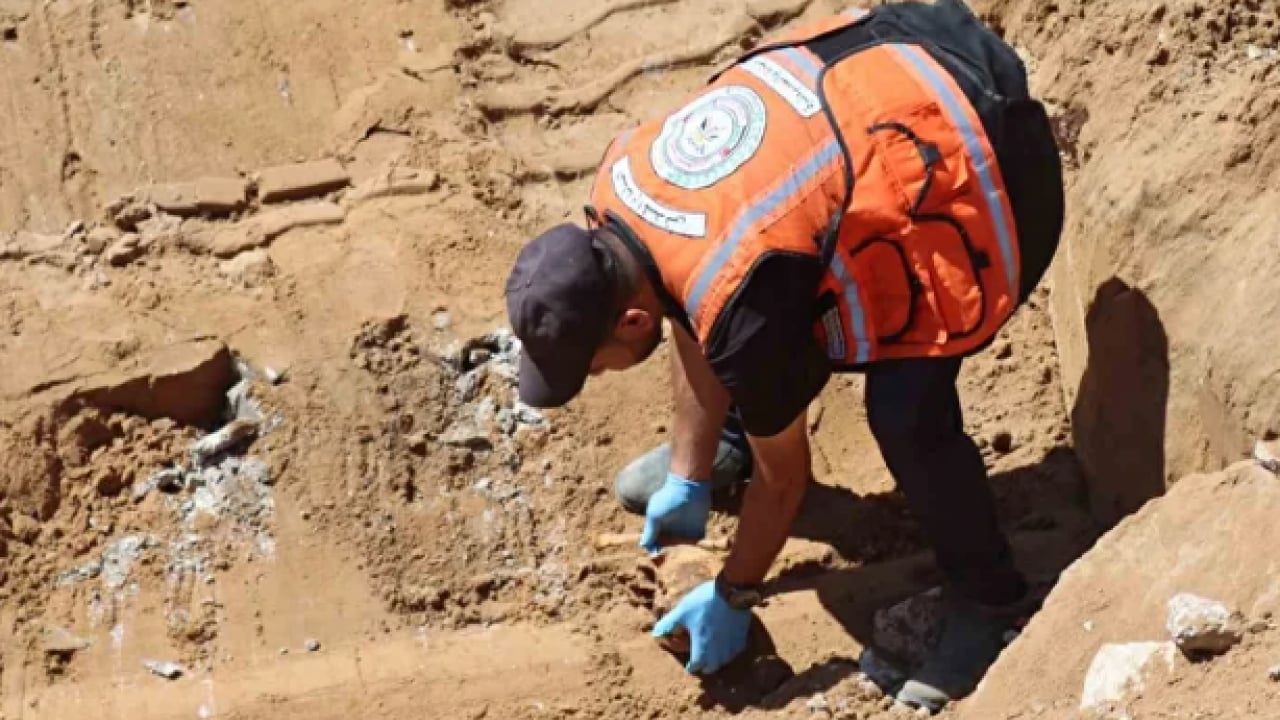 Foto - Mezarlığı buldozerle yerle bir ettiler! Alçakların ölüye bile saygısı yok
