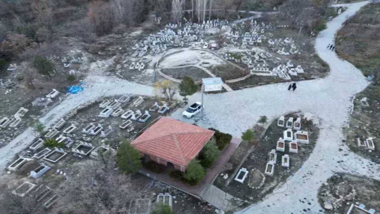 Foto - Mezarlıkta çıkıyor, yerinde sabit durmuyor! Buraya koşan, biiznillah derman buluyor: İşte Evliya Çelebi’nin Seyahatname’sinde geçen gizemli şifa