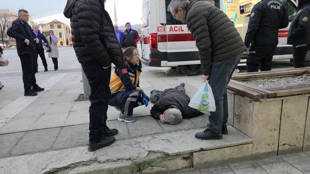 Foto - Mezarlıkta rakı içenlere göre çağdaşlık! Alkol belasının ibretlik görüntüsü