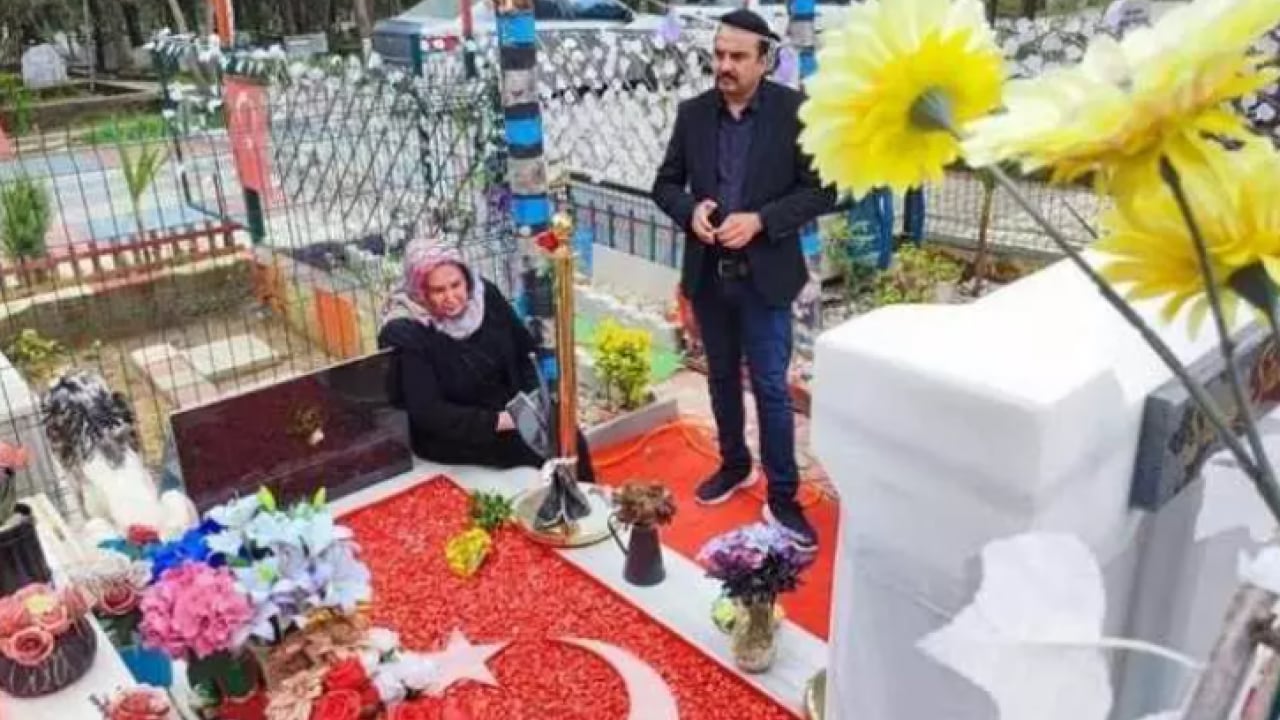 Foto - Mezarlıkta skandal görüntü ortaya çıktı: Acılı anne isyan etti!