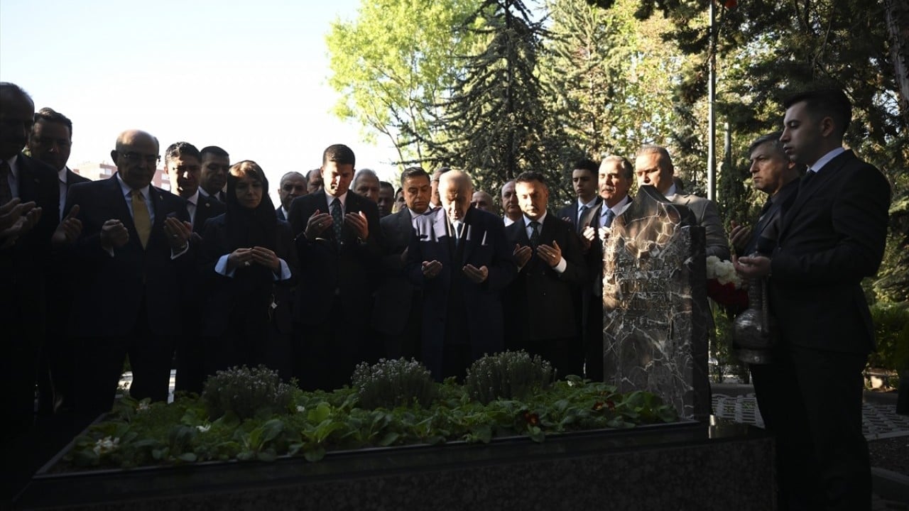 Foto - MHP lideri Bahçeli, Alparslan Türkeş'in kabrini ziyaret etti