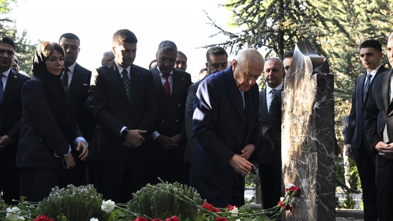 Foto - MHP lideri Bahçeli, Alparslan Türkeş'in kabrini ziyaret etti