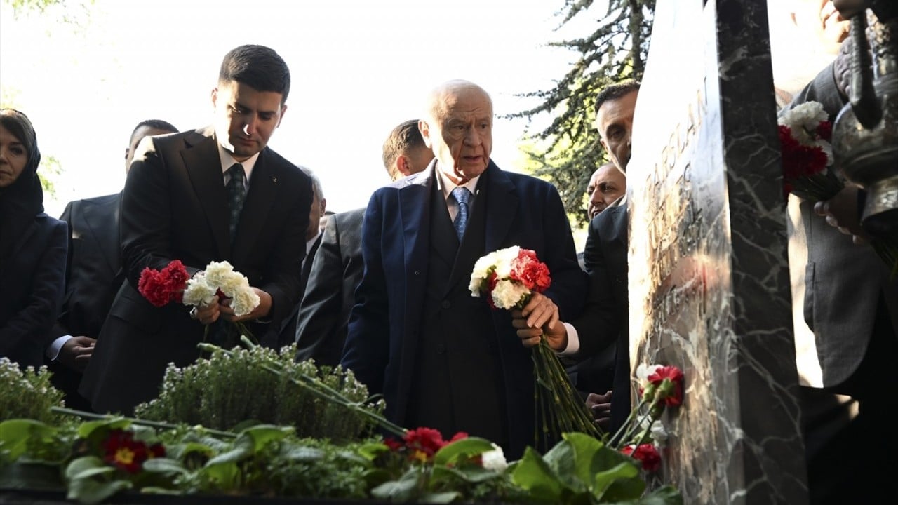 Foto - MHP lideri Bahçeli, Alparslan Türkeş'in kabrini ziyaret etti