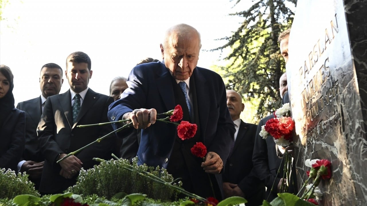 Foto - MHP lideri Bahçeli, Alparslan Türkeş'in kabrini ziyaret etti