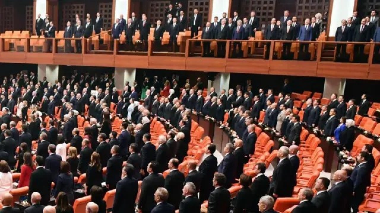 Foto - MHP'li isimden AK Partili vekillere sitem: Hayret, ayıp ya...