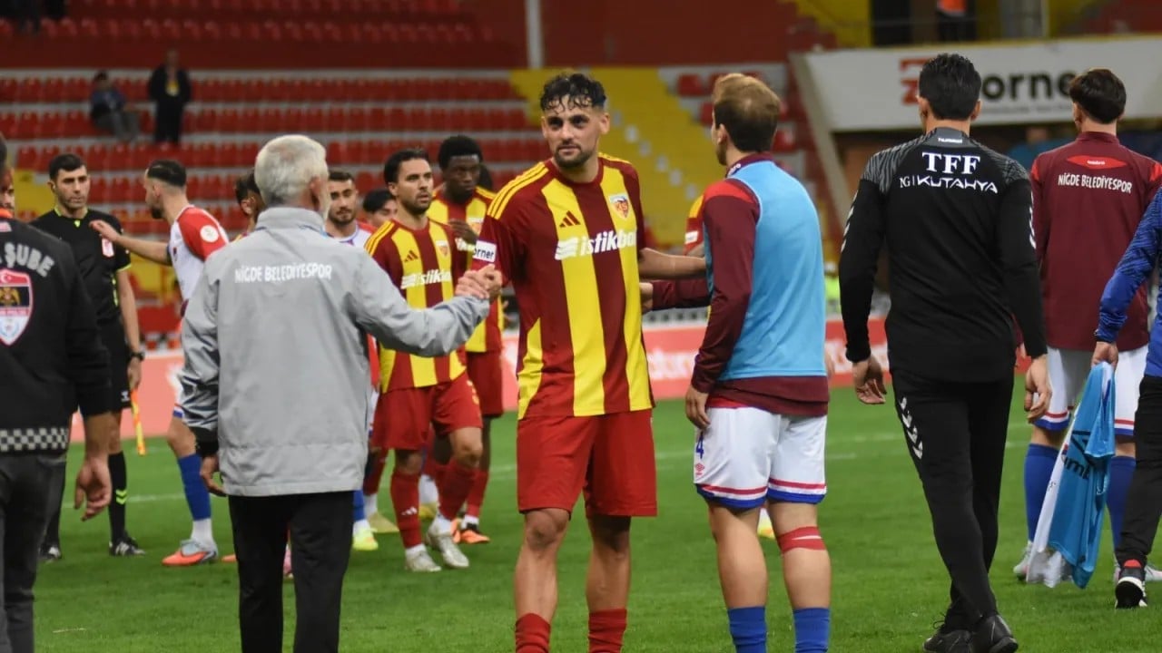 Foto - MHP'li vekil bahisten ceza alan ünlü futbolcuya destek çıktı: Maaşını cebimden ödeyeceğim