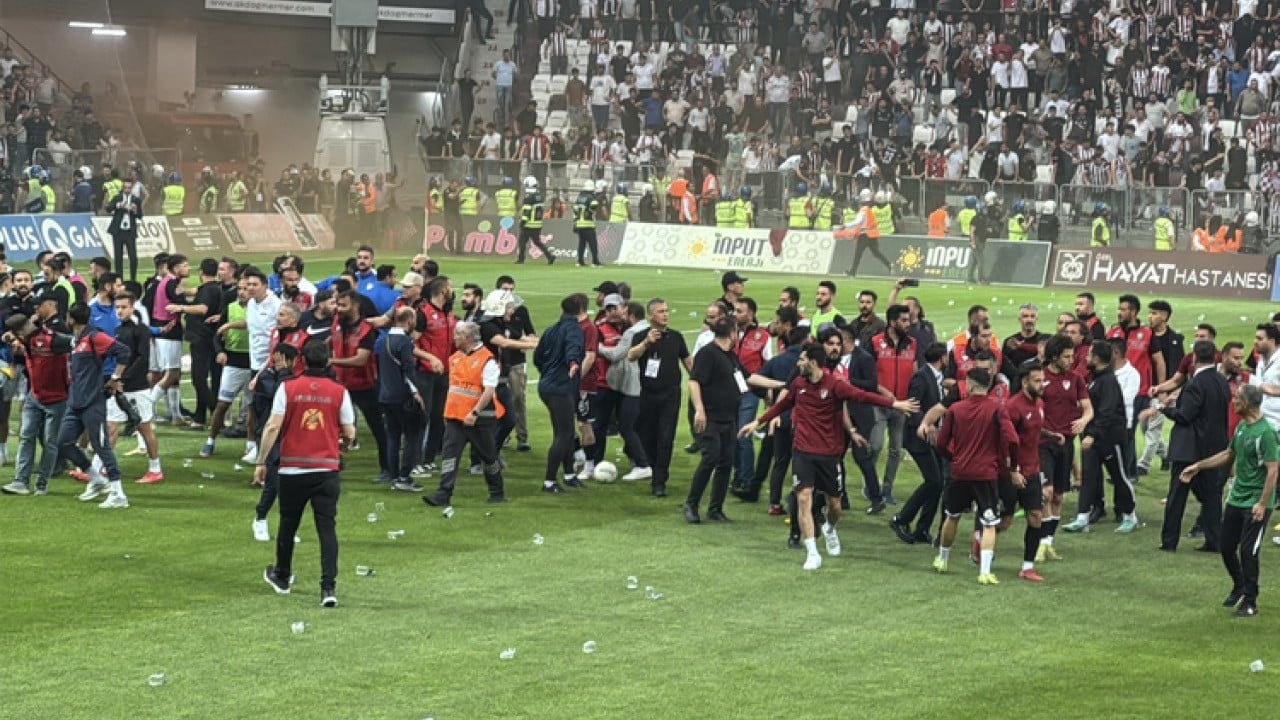 Foto - MHP'li vekilden efsane kulübün yönetimine olay tepki: Herkes ayağını denk alsın adamın dişini kırarız