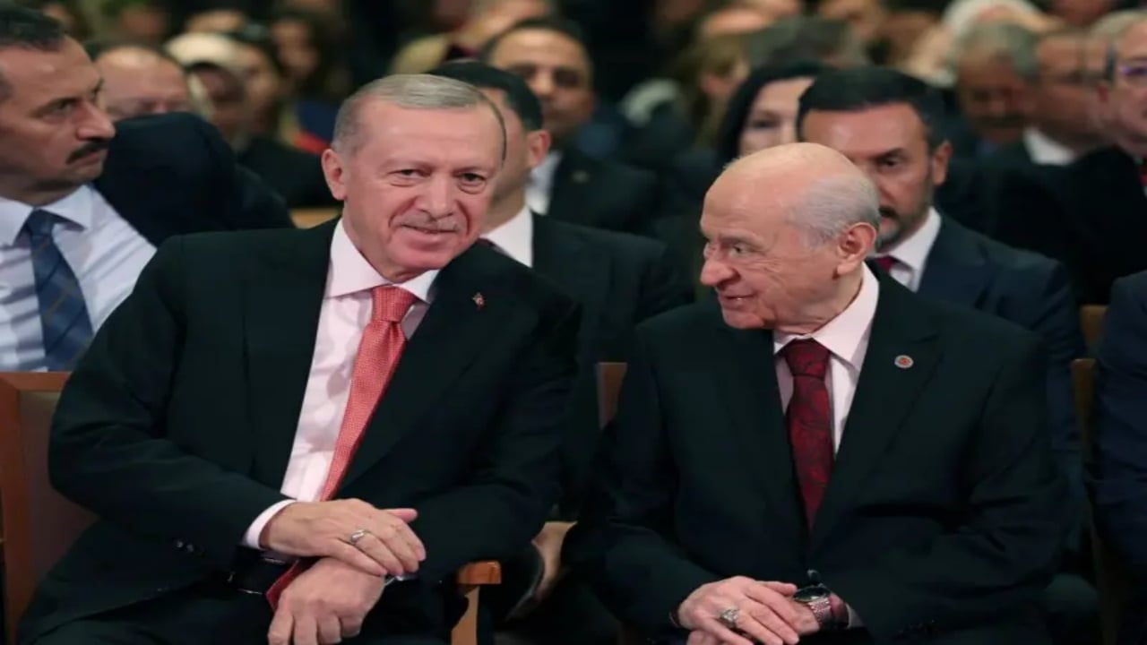 Foto - MHP’nin kuruluş yıldönümünde vefasını gösterdi! Erdoğan’dan Bahçeli’ye anlamlı hediye