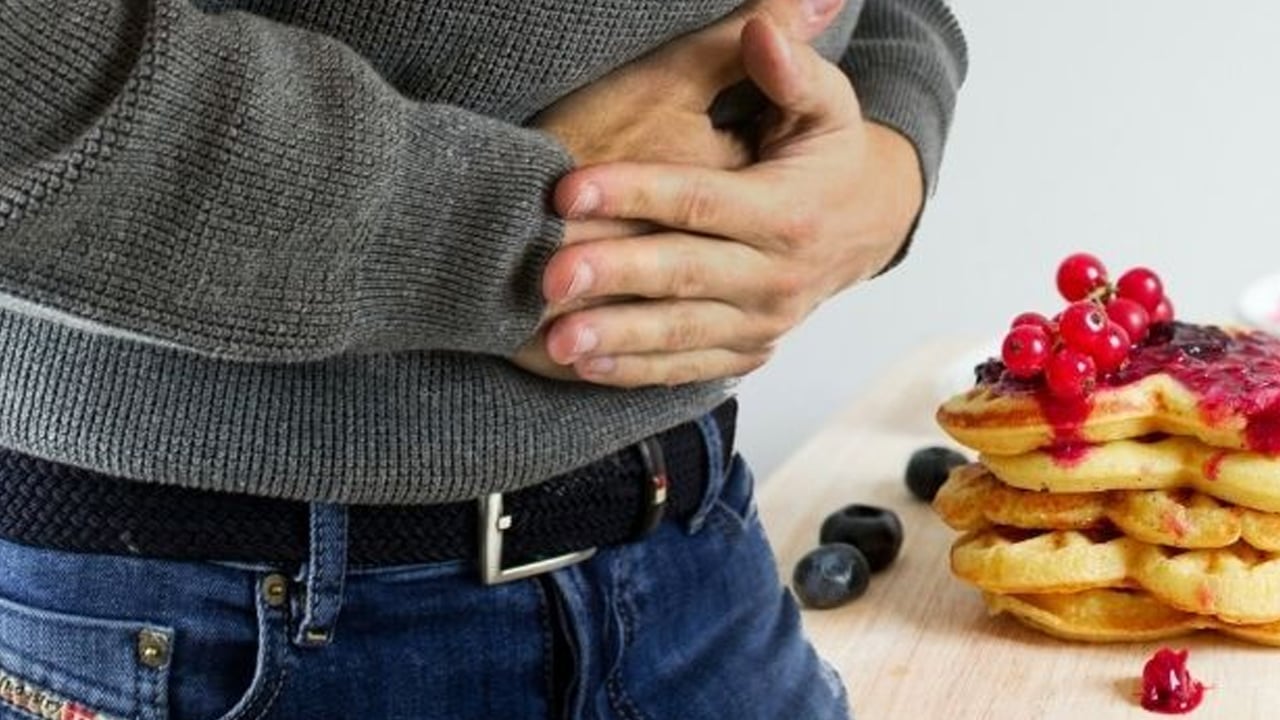 Foto - Mide şişkinliğini azaltmanın 10 kesin yolu: Maden suyunu sonra tüketin! Mide şişkinliğine ne iyi gelir?