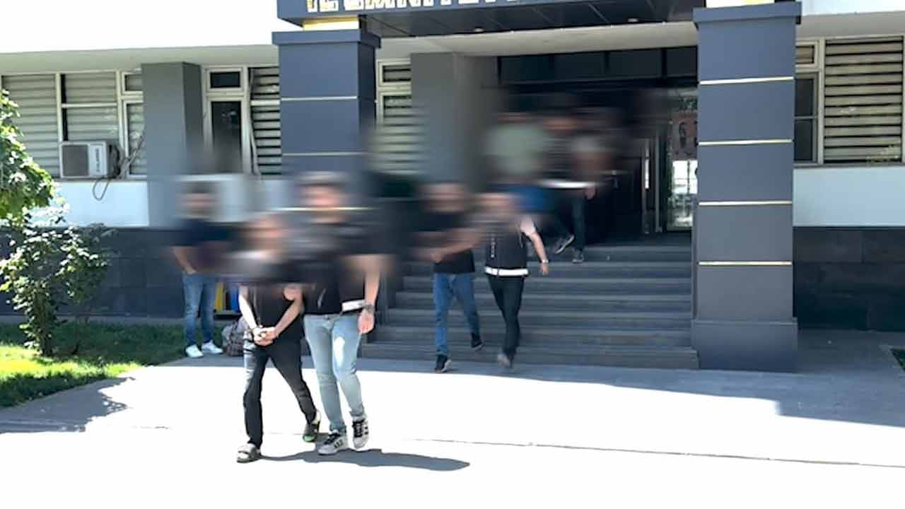 Foto - Midelerinden çıkanlar şoka soktu! Tam 353 parça....