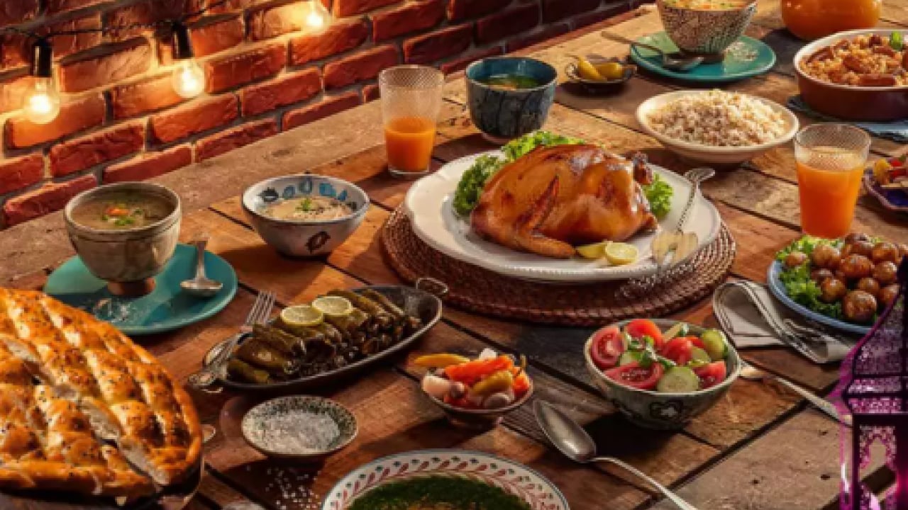Foto - Midenize zulmetmeyin! Ramazan’da doğru beslenme rehberi: Sahura kalkmamak hata, hızlı yemek facia