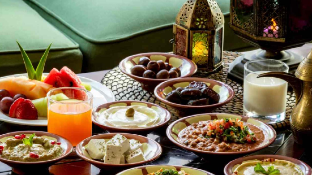 Foto - Midenize zulmetmeyin! Ramazan’da doğru beslenme rehberi: Sahura kalkmamak hata, hızlı yemek facia