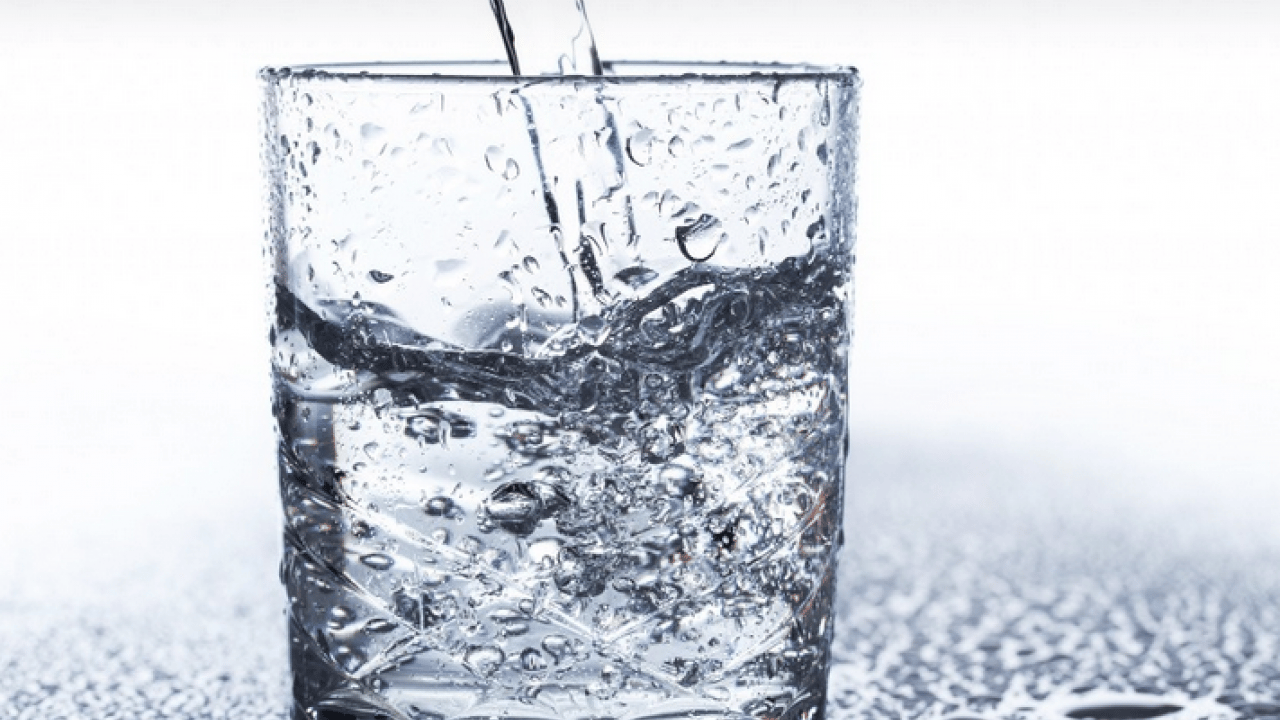 Foto - Mideyi delmiyor, koruyor! Yemekten sonra bir şişe... Faydalarını mutlaka öğrenmelisiniz!