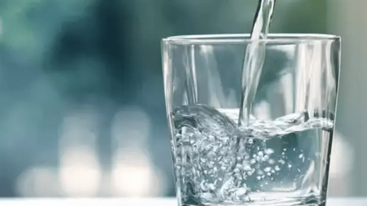 Mideyi delmiyor, koruyor! Yemekten sonra bir şişe... Faydalarını mutlaka öğrenmelisiniz!