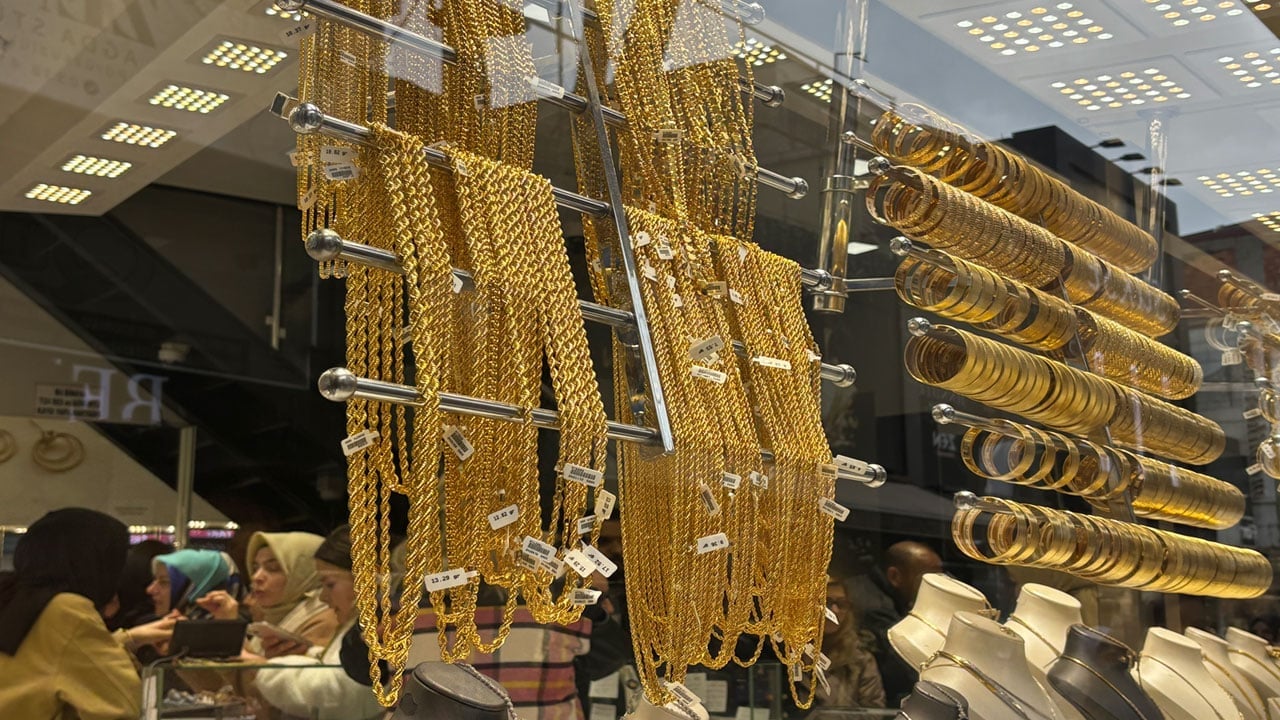 Foto - 'Millet aç, aç!'çılar yine ters köşe! Ucuz et ya da pide kuyruğu değil: Türkiye varlık kuyruğunda!