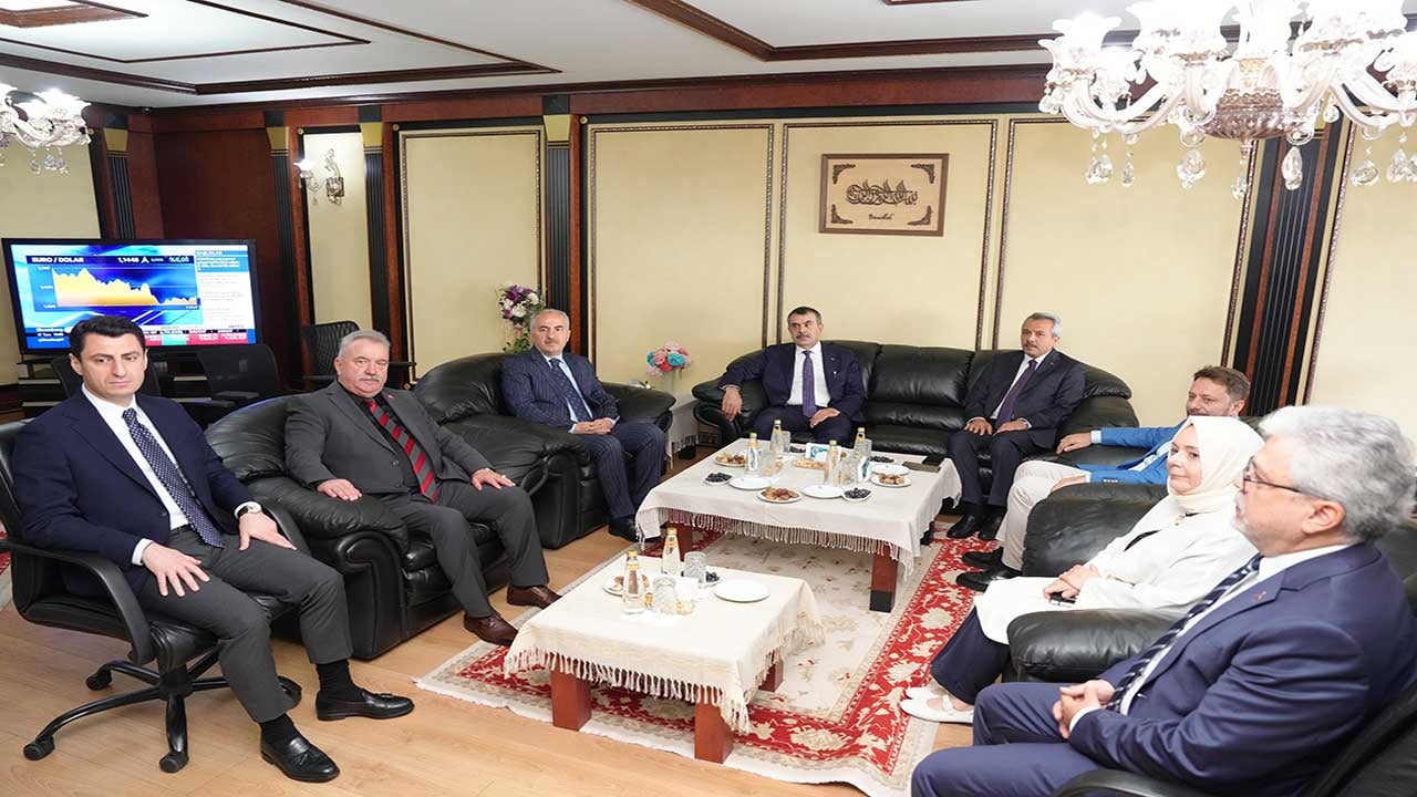 Foto - Milli Eğitim Bakanı Tekin kitabın ortasından konuştu! Osmanlı ile cumhuriyet barışacak