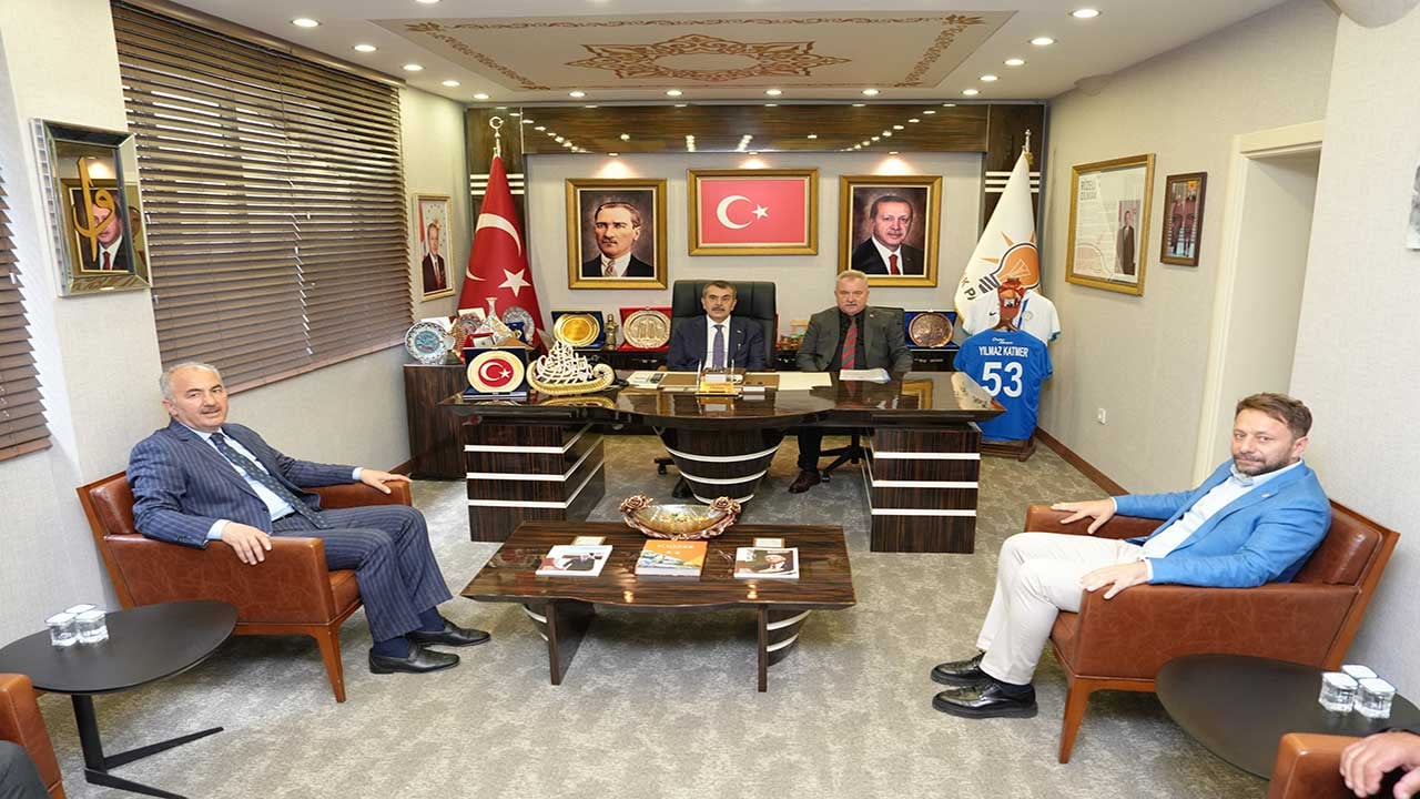 Foto - Milli Eğitim Bakanı Tekin kitabın ortasından konuştu! Osmanlı ile cumhuriyet barışacak