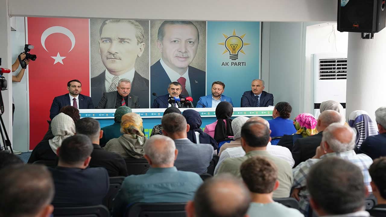 Foto - Milli Eğitim Bakanı Tekin kitabın ortasından konuştu! Osmanlı ile cumhuriyet barışacak
