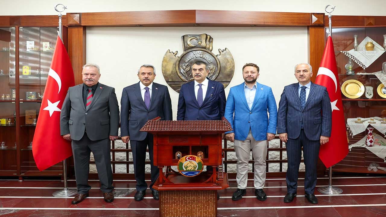 Foto - Milli Eğitim Bakanı Tekin kitabın ortasından konuştu! Osmanlı ile cumhuriyet barışacak