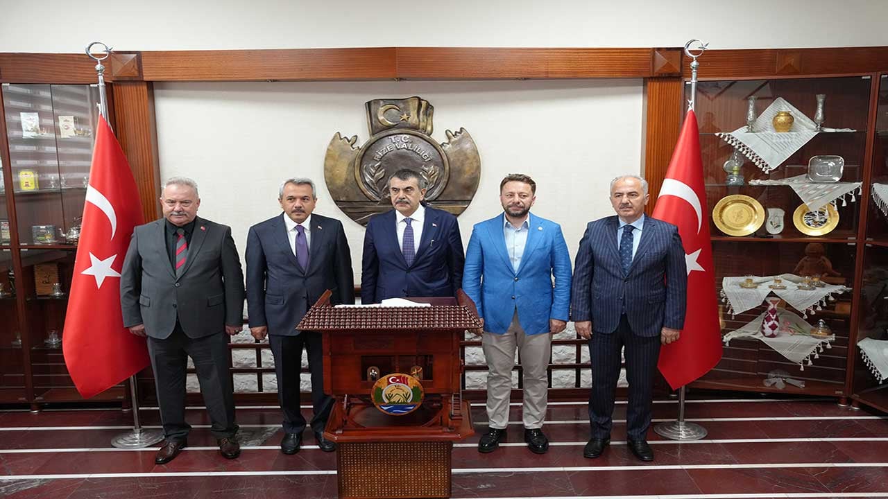 Foto - Milli Eğitim Bakanı Tekin kitabın ortasından konuştu! Osmanlı ile cumhuriyet barışacak