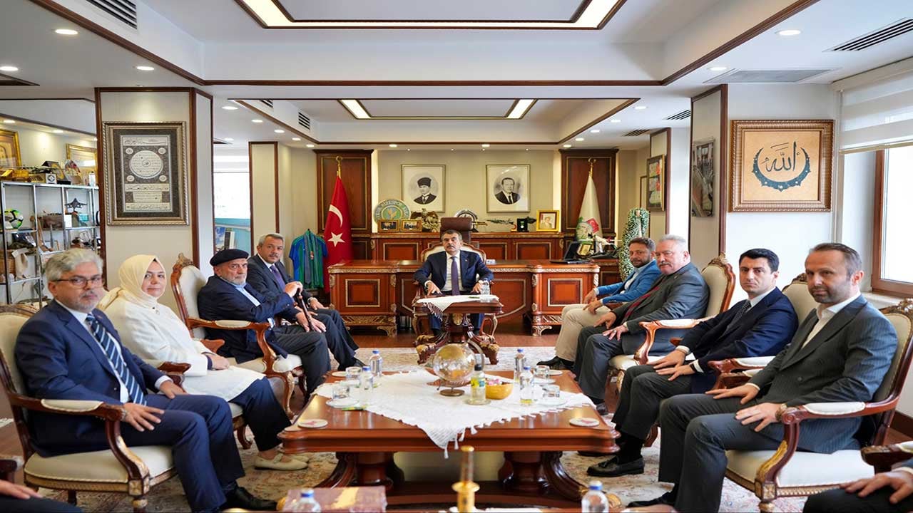 Foto - Milli Eğitim Bakanı Tekin kitabın ortasından konuştu! Osmanlı ile cumhuriyet barışacak