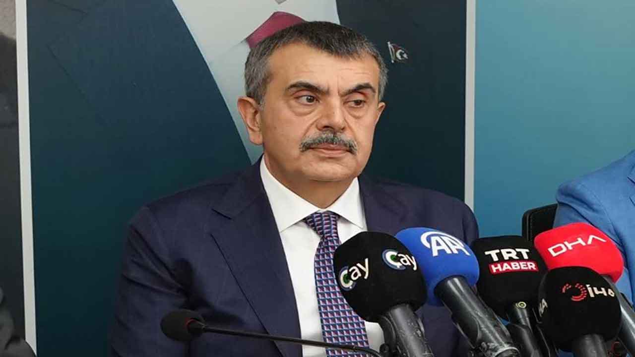 Foto - Milli Eğitim Bakanı Tekin kitabın ortasından konuştu! Osmanlı ile cumhuriyet barışacak