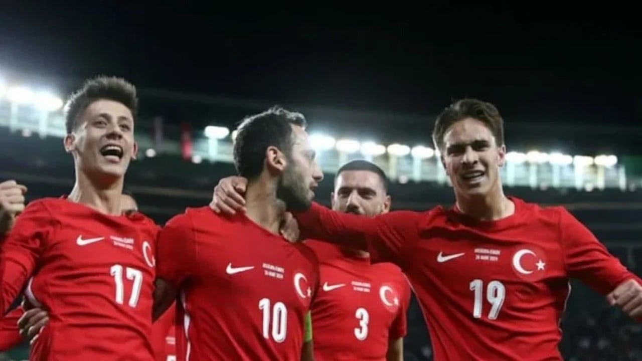 Foto - Milli formanın bedeli metrekareyle ölçülecek! Futbolculara verilen vaat tartışmalara neden oldu