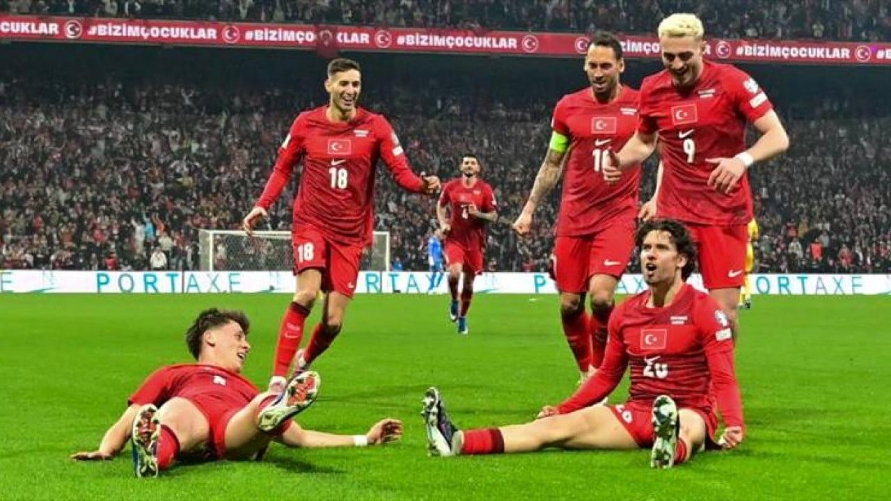 Foto - Milli formanın bedeli metrekareyle ölçülecek! Futbolculara verilen vaat tartışmalara neden oldu