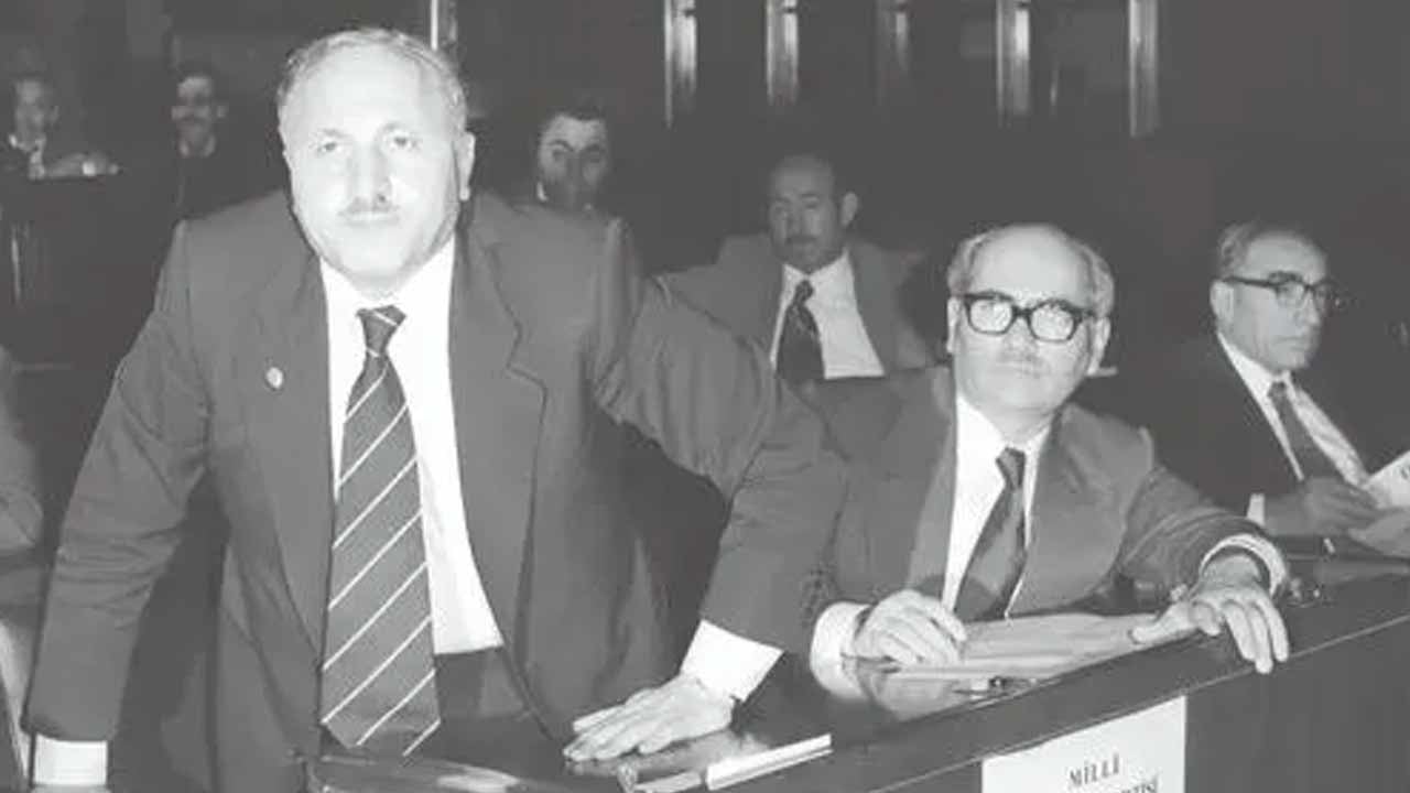 Foto - Milli Görüş’ün önde gelen isimlerinden Süleyman Arif Emre, kabri başında dualarla anıldı