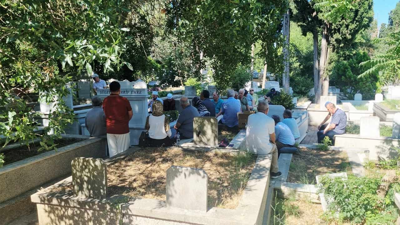 Foto - Milli Görüş’ün önde gelen isimlerinden Süleyman Arif Emre, kabri başında dualarla anıldı