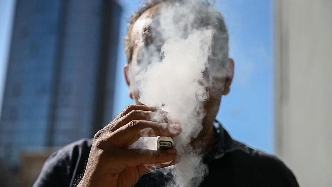 Foto - Milli Meclis’ten geçti! Azerbaycan'da sıvı elektronik sigaralar yasaklandı