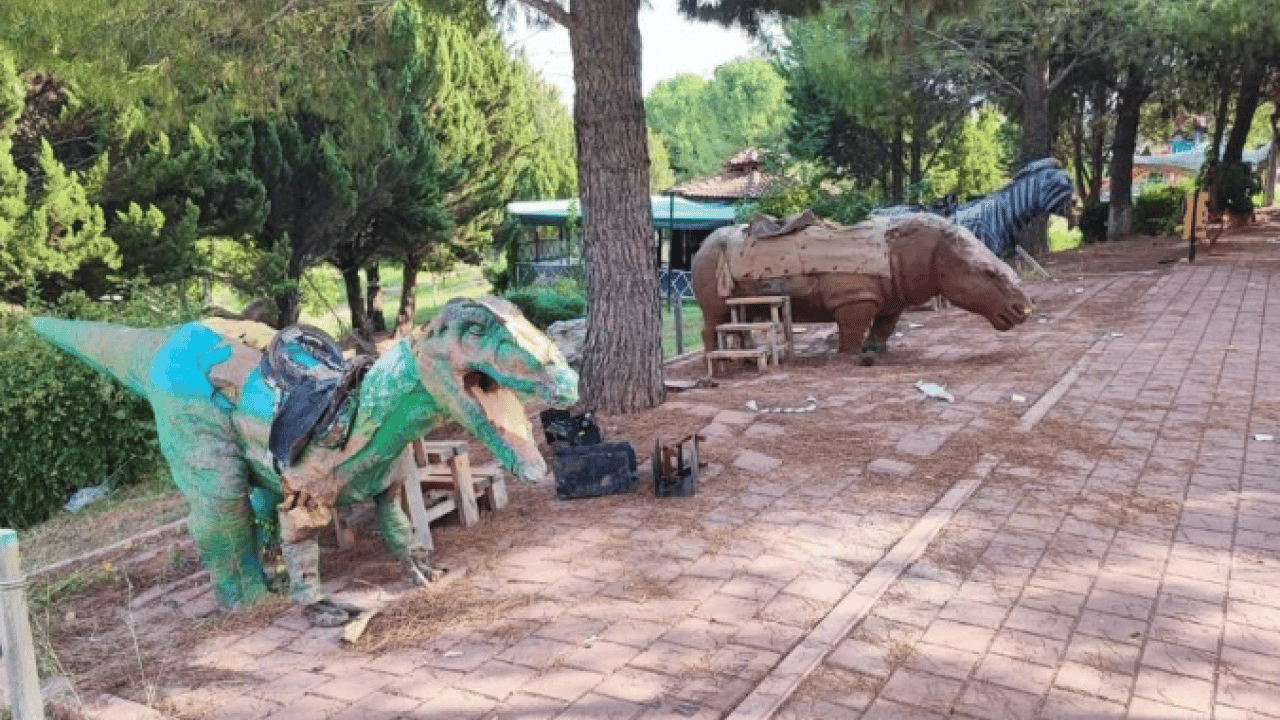 Foto - Milyonlarca lira harcanmıştı! Dinozorlar sessizliğe gömüldü