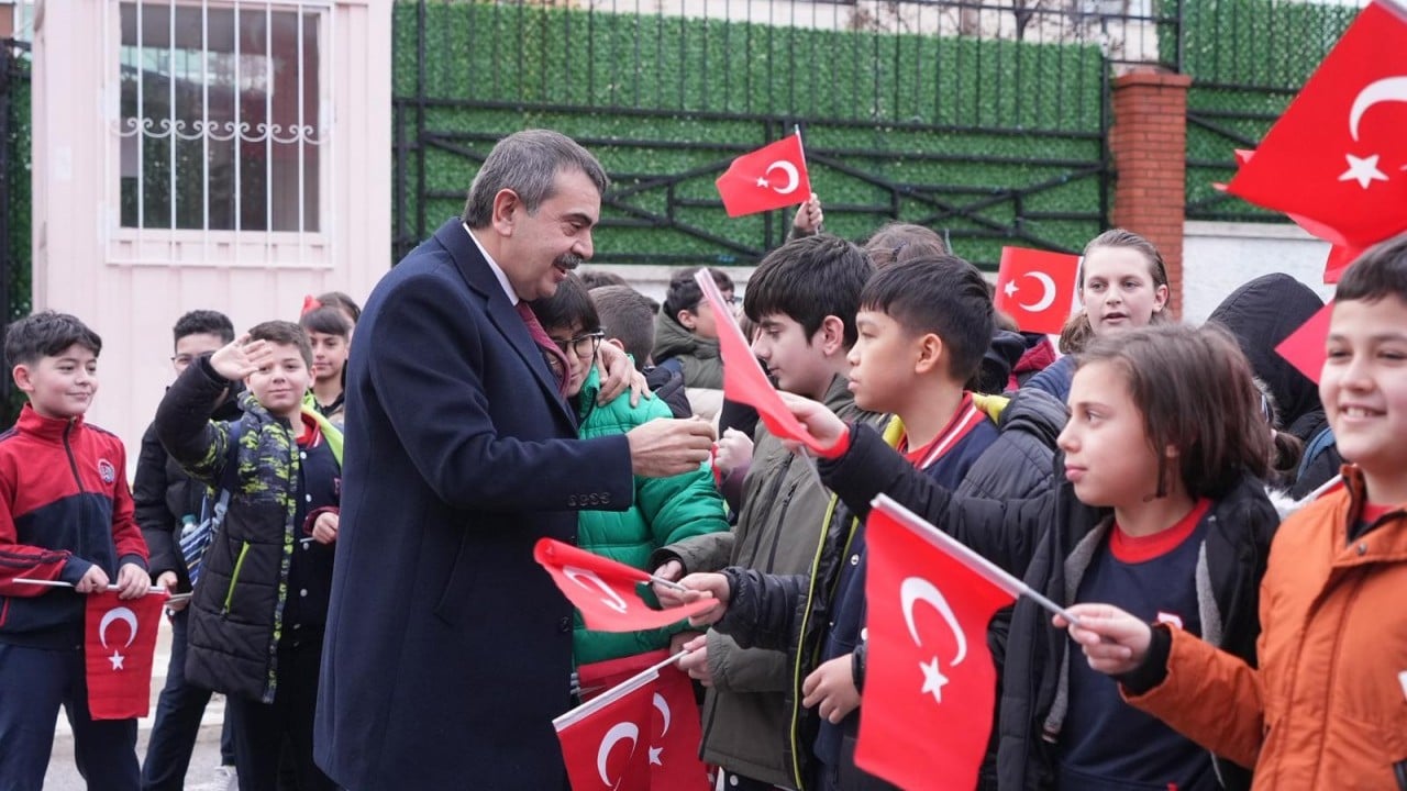 Foto - Milyonlarca öğrenci dersbaşı yaptı! İlk ders, ‘Bayrak Sevgisi’