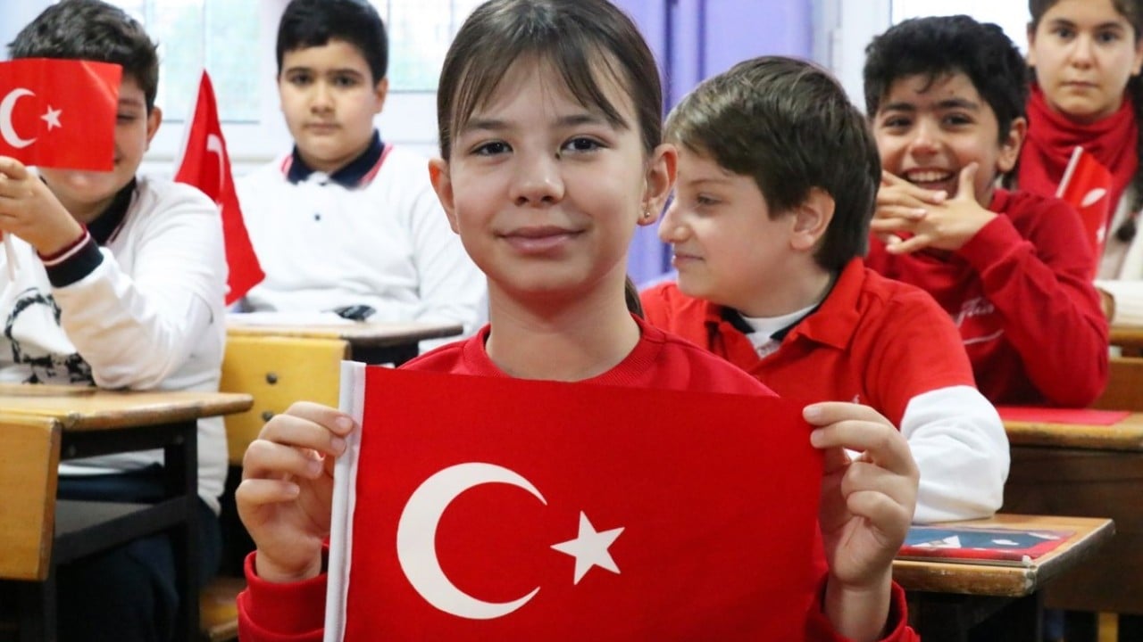 Foto - Milyonlarca öğrenci dersbaşı yaptı! İlk ders, ‘Bayrak Sevgisi’