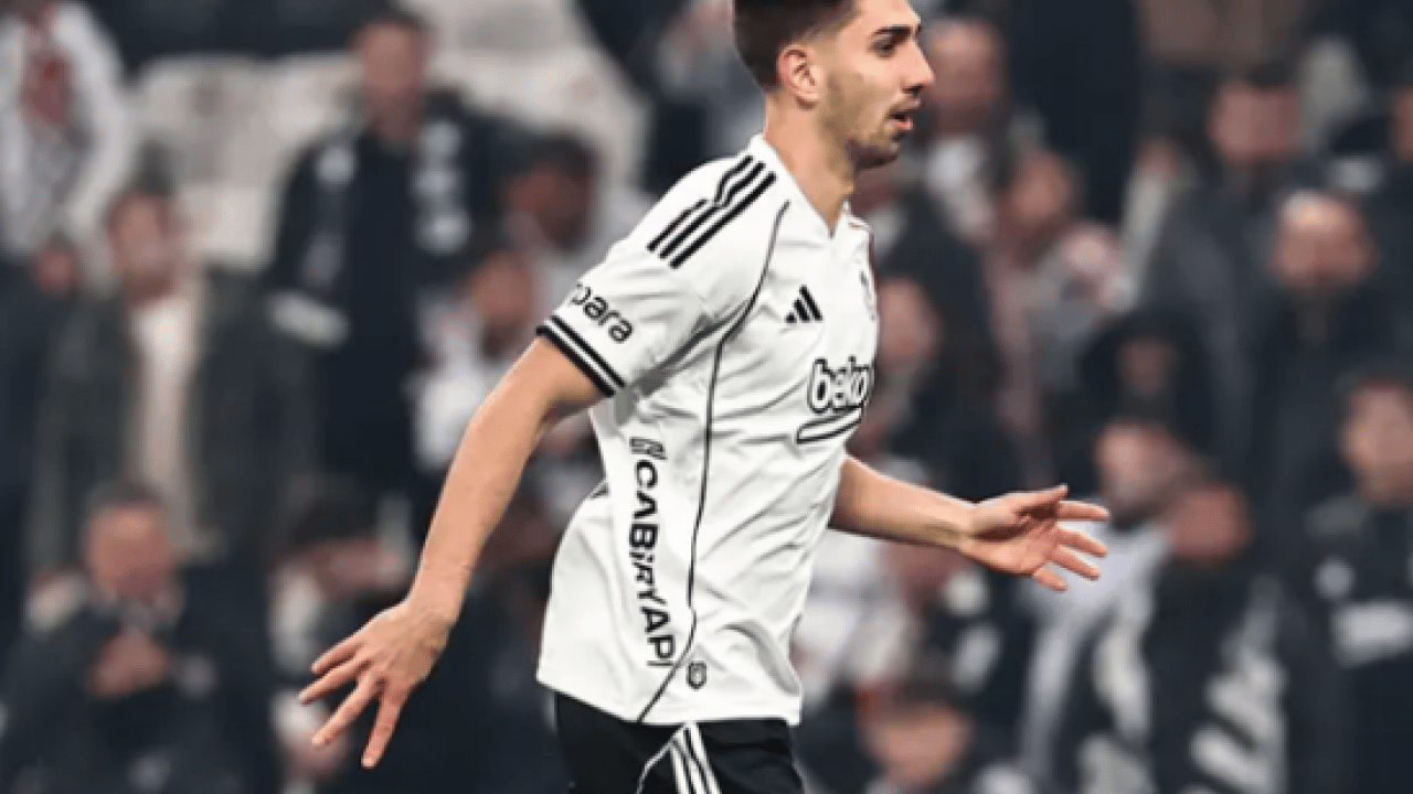 Milyonların beklediği kararı verdi! İşte damga vuran gidiş süreci... Beşiktaş'ta bir garip olay