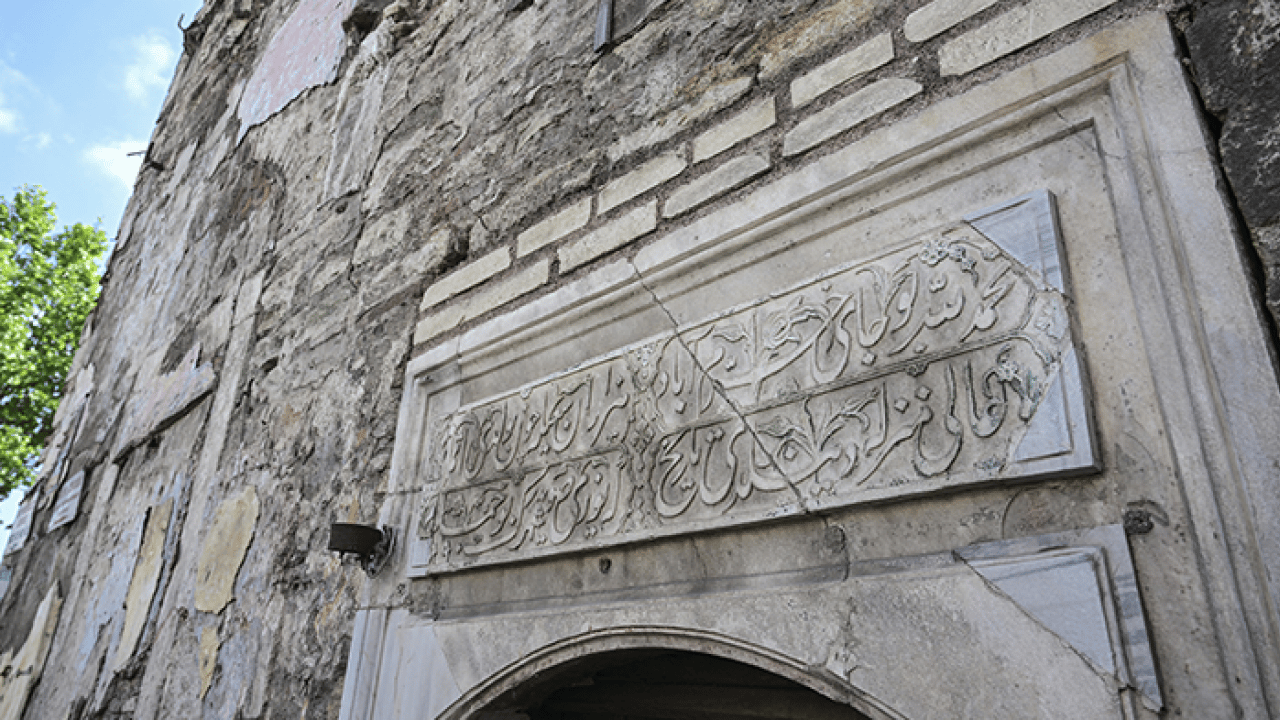 Foto - Mimar Sinan’ın 443 yıllık eseri çürüyor! Haliç'e karşı utanç tablosu