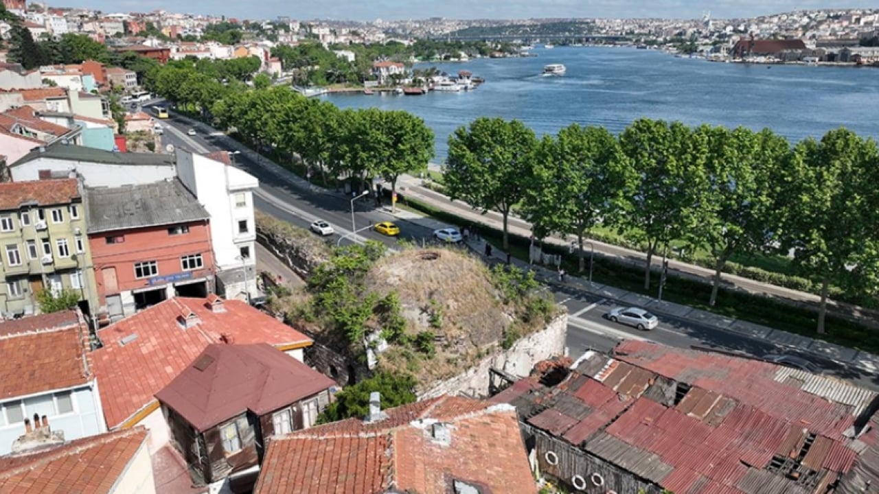 Foto - Mimar Sinan’ın 443 yıllık eseri çürüyor! Haliç'e karşı utanç tablosu