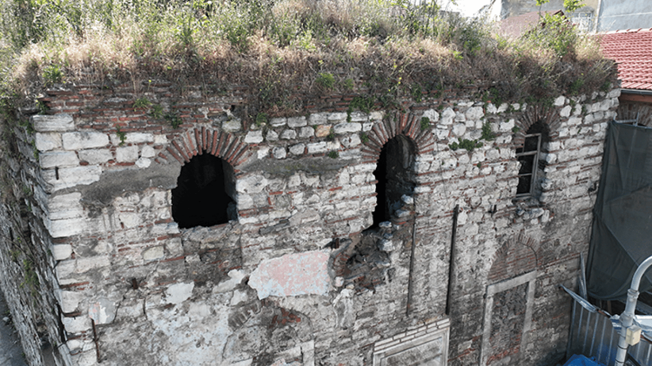 Foto - Mimar Sinan’ın 443 yıllık eseri çürüyor! Haliç'e karşı utanç tablosu