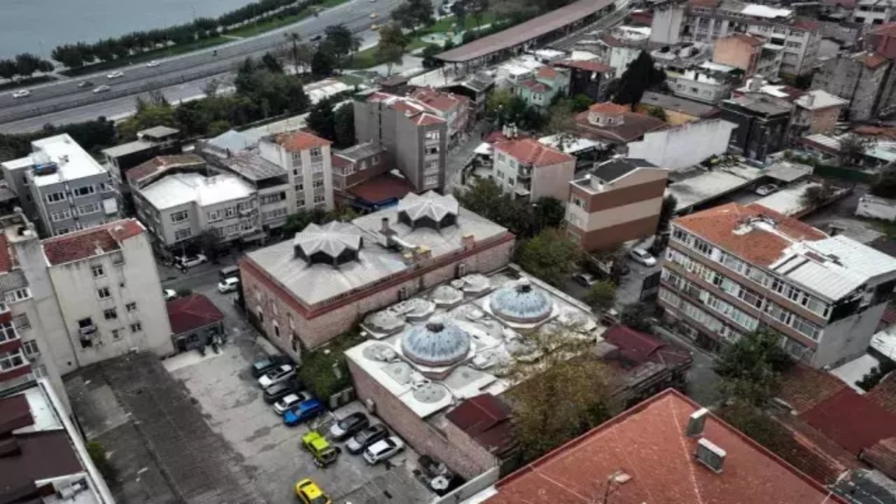 Foto - Mimar Sinan’ın kemiklerini sızlatacak görüntüler: 480 yıllık hamam, dansözlü gazinoya döndü