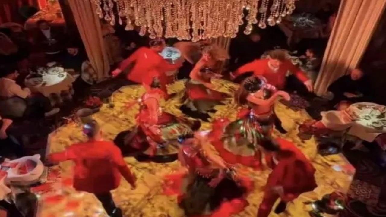 Foto - Mimar Sinan’ın kemiklerini sızlatacak görüntüler: 480 yıllık hamam, dansözlü gazinoya döndü