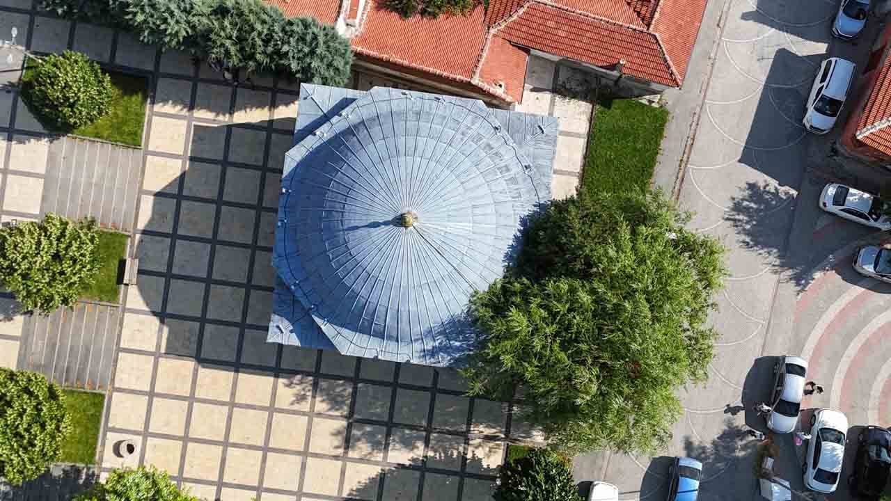 Foto - Minaresi yok, hikâyesi büyük: 752 yıllık camide ilk Kâbe tasviri