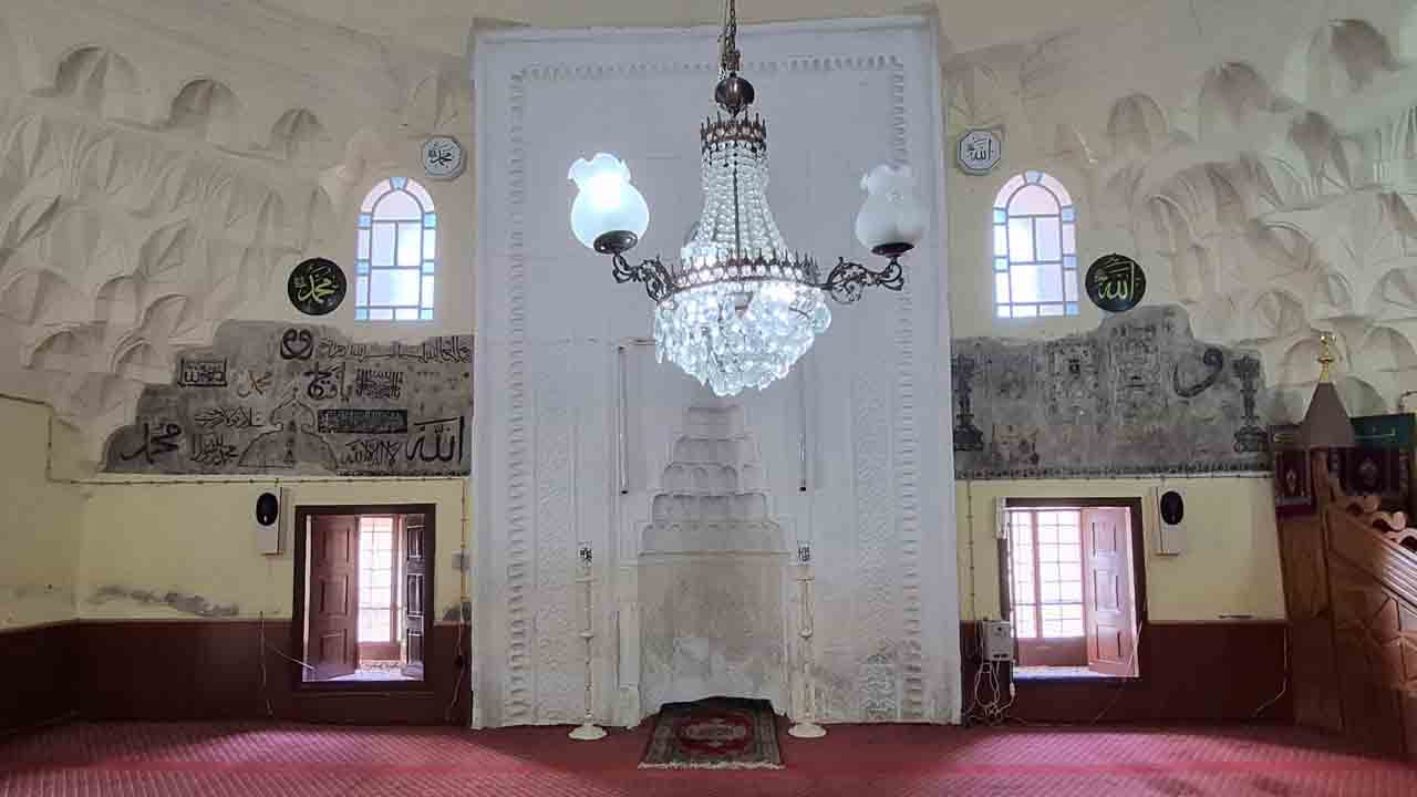 Foto - Minaresi yok, hikâyesi büyük: 752 yıllık camide ilk Kâbe tasviri
