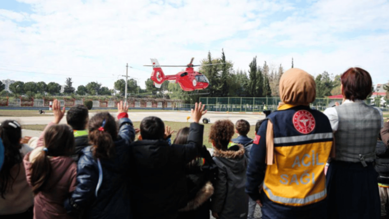 'Minik 112' görevde! Çocuklar acil servis kahramanı oldu