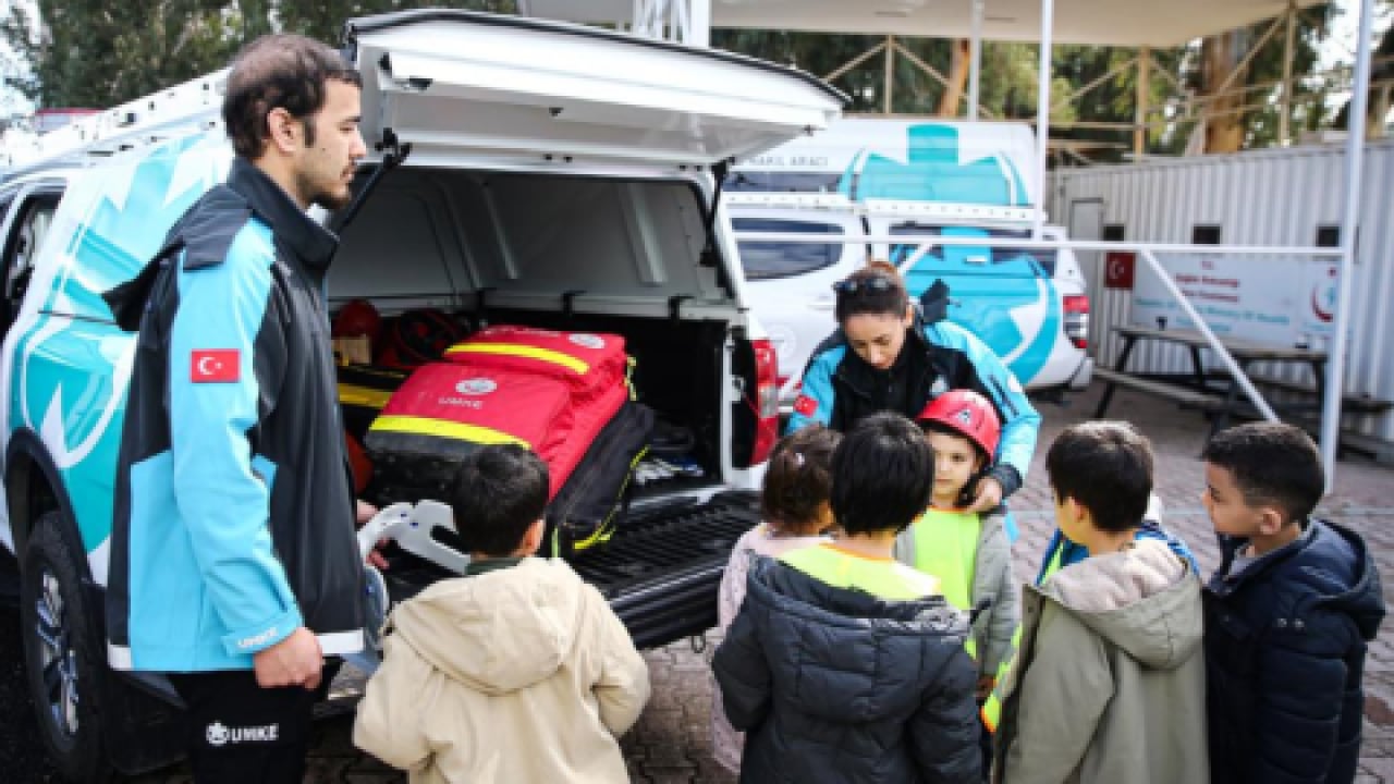 Foto - 'Minik 112' görevde! Çocuklar acil servis kahramanı oldu