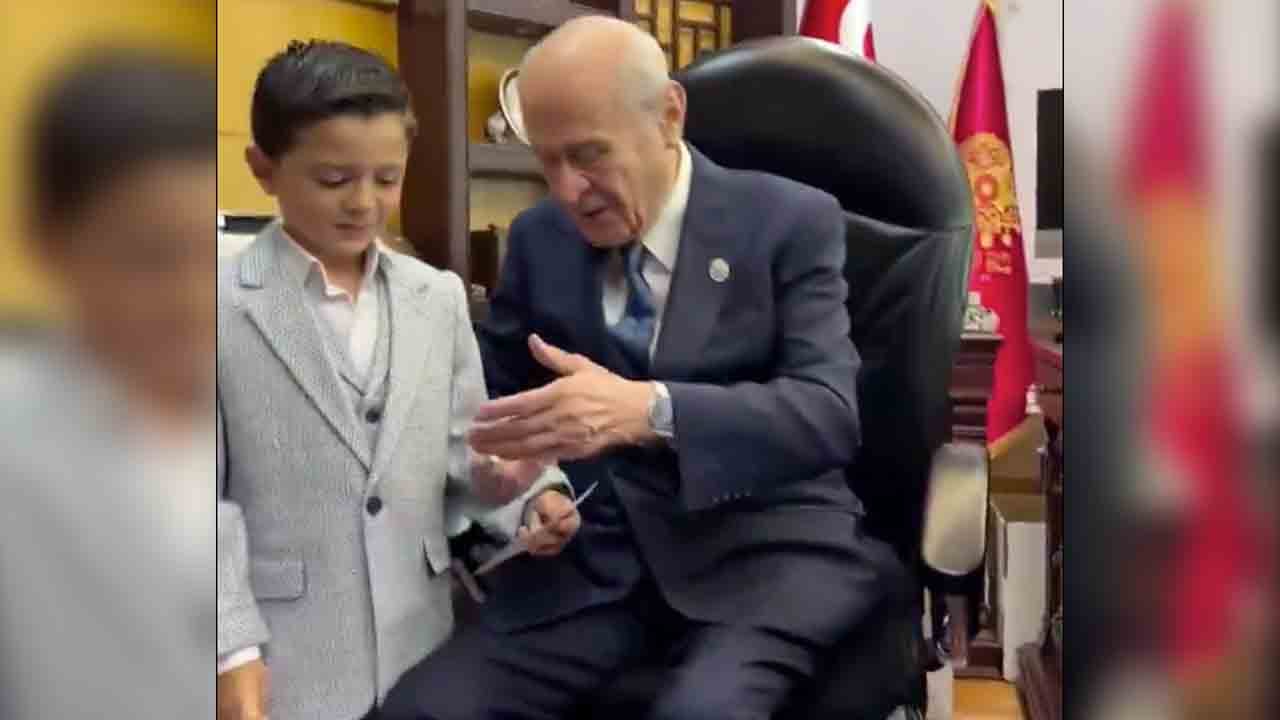 Foto - Minik kurt uludu: Bahçeli güldü