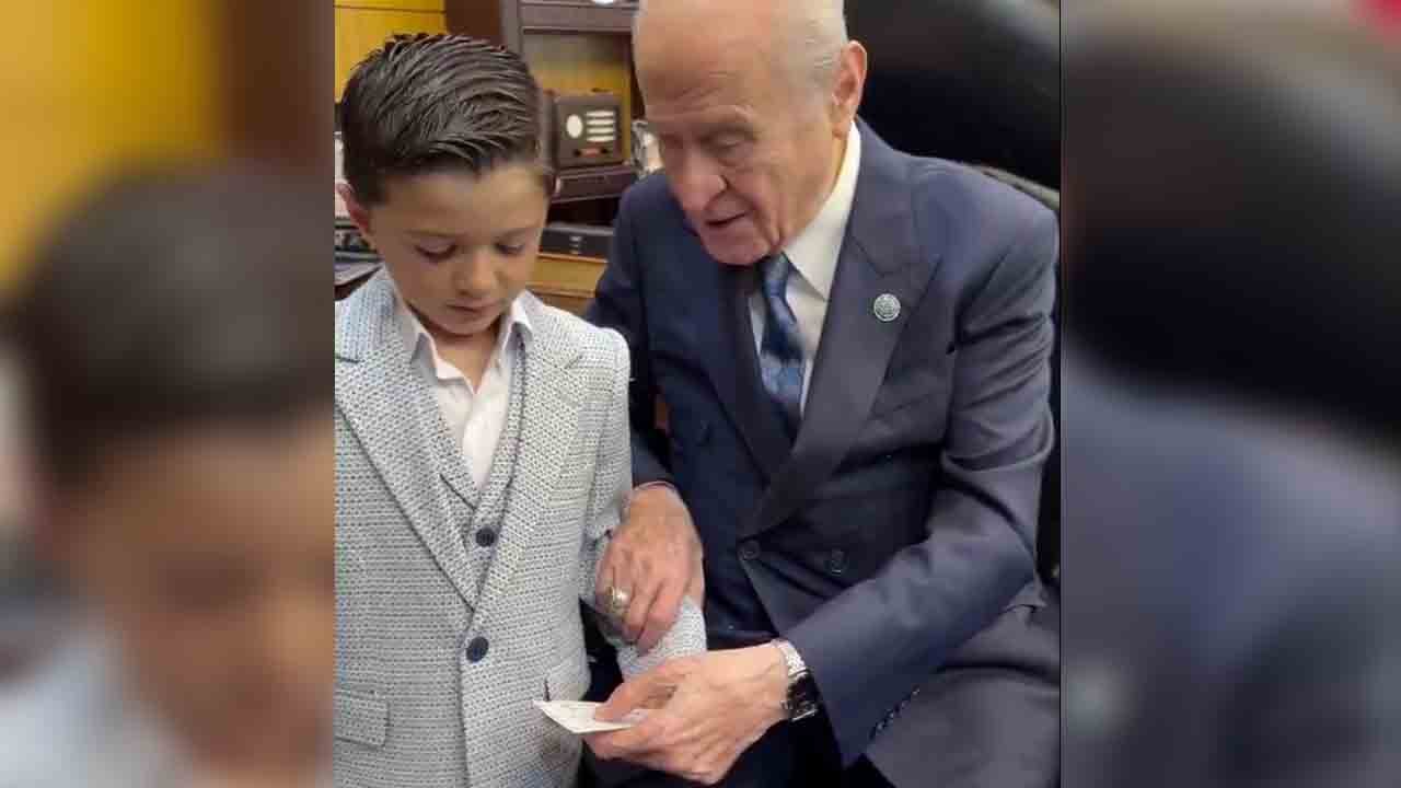Foto - Minik kurt uludu: Bahçeli güldü